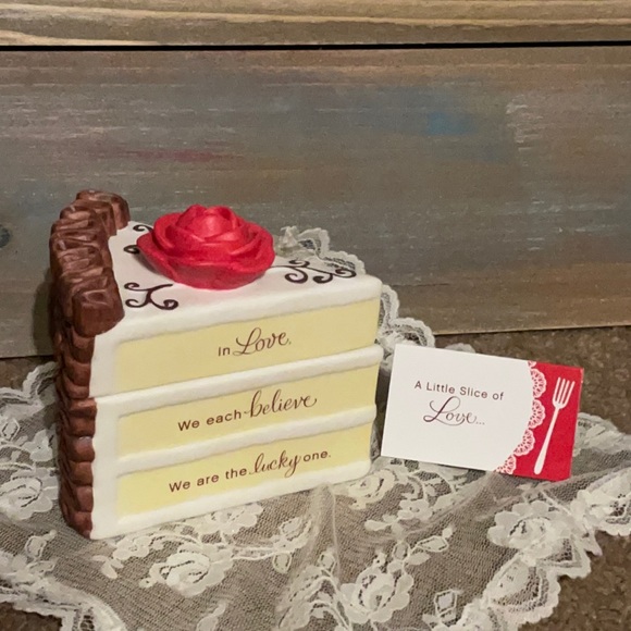 Hallmark Other - 🍰🌹🎁 Vintage Hallmark “A Little Slice of Love” Cake Keepsake Box